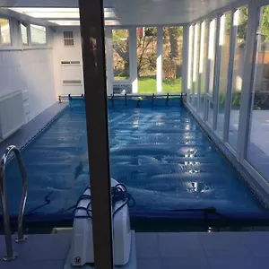 River House With Heated Pool June To Sep & Garden Twickenham